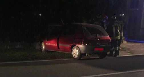 Meduna, finisce contro il muretto di una casa, ferito un automobilista