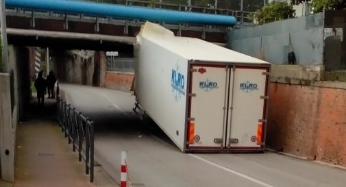 Camion contro acquedotto, danni per trentamila euro