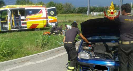 Terribile schianto tra auto, uomo in prognosi riservata al Ca' Foncello