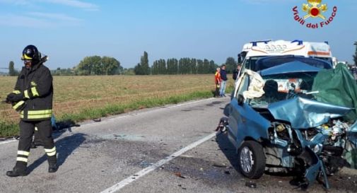 Schianto frontale, donna muore sul colpo. Due i feriti di cui uno grave