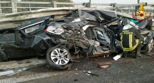 Scontro tra tir e auto sull'A27, un morto