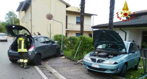 Paura a Gaiarine, violento scontro tra due auto. Due ferite all'ospedale