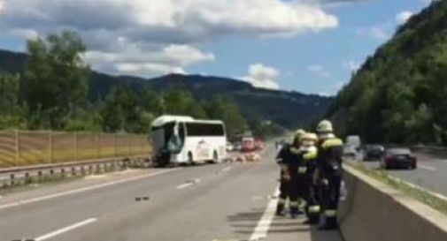 Austria, incidente stradale per 46 italiani in pellegrinaggio: 36 i feriti