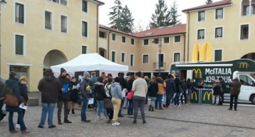 Colloqui in piazza a Cornuda per lavorare al McDonald’s 