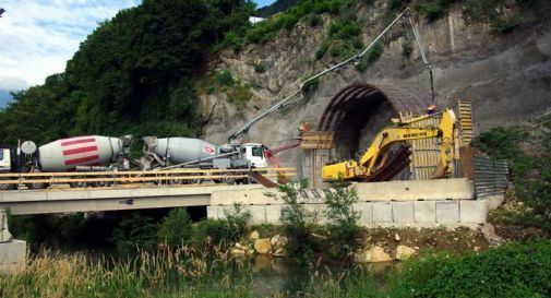 Traforo, doppia rotatoria tra via Vittorio Emanuele e via Dalmazia, tralasciando via Carso