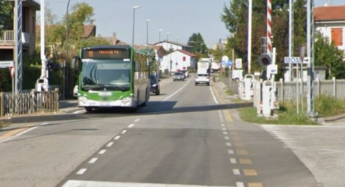 Treviso, colpito dalle sbarre del passaggio a livello mentre si abbassano