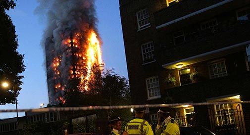 Londra, inferno nel grattacielo: i morti sono saliti a 12
