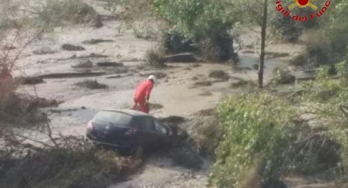 Auto trascinate da corsi d'acqua, un morto e due dispersi