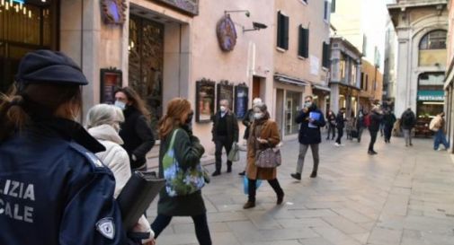 Venezia, scatta l'obbligo delle mascherine all'aperto