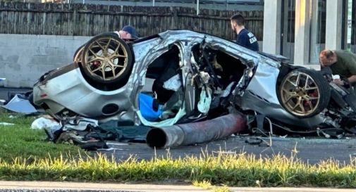 Tre minorenni rubano una Maserati e si schiantano, uno muore, due feriti gravi