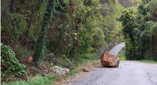 Masso sulla carreggiata, paura tra Sarmede e Cordignano