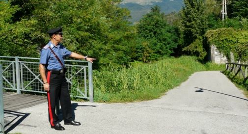 Tenta di stuprare una studentessa, lei lo scaccia con lo spray urticante