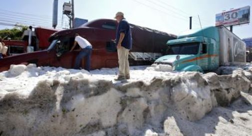 Devastante grandinata, città sepolte dal ghiaccio