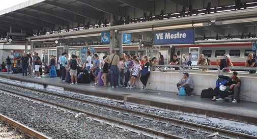 Treno viaggia con 8 ore di ritardo