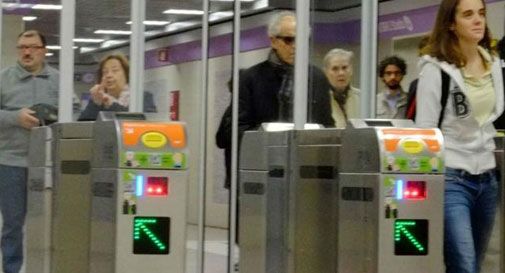 Roma, falsi allarmi e stop a raffica per la metro