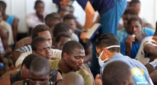 Migranti, soccorso gommone: 8 cadaveri