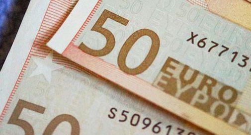 Ruba cinquanta euro trovati a terra e picchia un coetaneo: minorenne finisce in carcere 