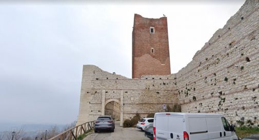 Vandali danneggiano i fari del Castello di Romeo 