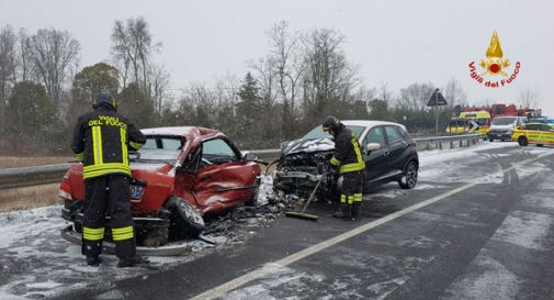 Schianto frontale sulla statale, tre feriti di cui uno grave