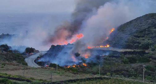 Incendi a Pantelleria, decine gli evacuati