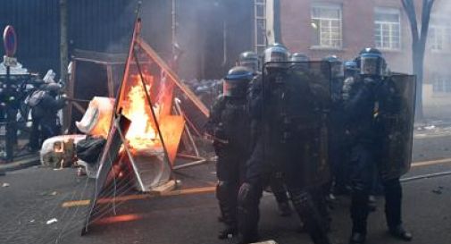 Francia, proteste contro legge sulla sicurezza: scontri a Parigi