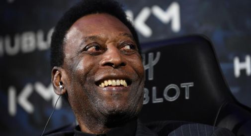 Pelé operato per sospetto tumore al colon