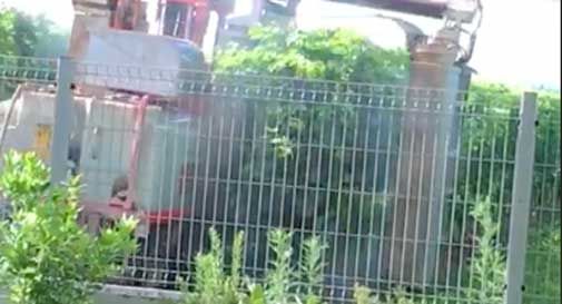 Pesticidi fuori dalla porta di casa, il video-denuncia di una famiglia di Pieve di Soligo