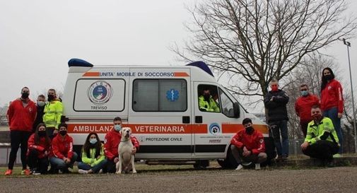 L'ambulanza veterinaria con i volontari FISA