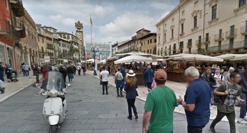 Locale di pollo fritto apre in centro storico, è polemica