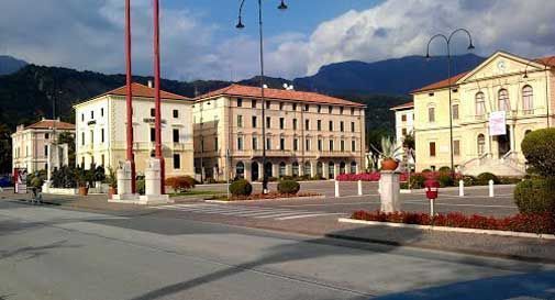 Traffico in tilt per lavori in via Garibaldi, i commercianti insorgono