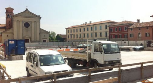 Cantiere piazza Meschio: parte la raccolta firme