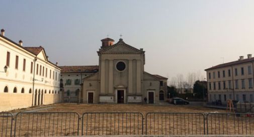 Piazza Meschio infinita, il comune fa causa a Zurich