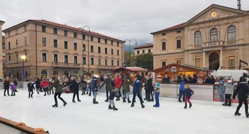 Aperta la pista di pattinaggio a Vittorio Veneto, è iniziato il Natale