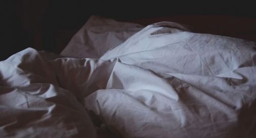 Il letto lo stava uccidendo, l'uomo era affetto da 