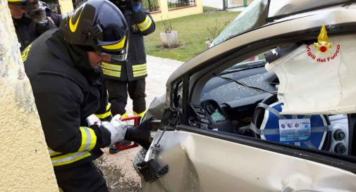 Si schianta con l'auto, Stefania muore a 51 anni