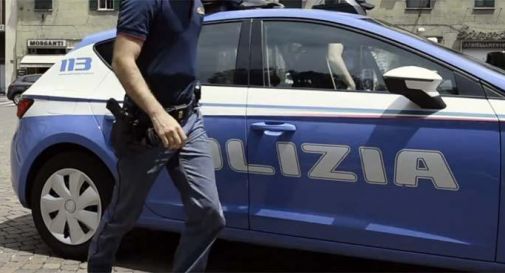 Scappa e abbandona l'auto prima del controllo della polizia stradale