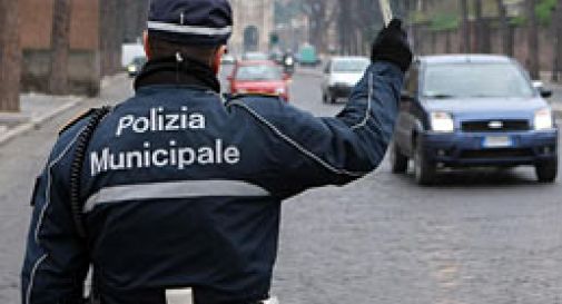 Targhe alterne, predisposti i controlli della polizia locale