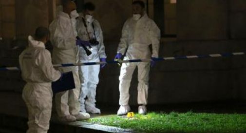 Milano, macabra scoperta in casa: un impiccato e un accoltellato