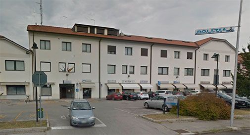 Viola l'obbligo di dimora per andare a molestare la madre