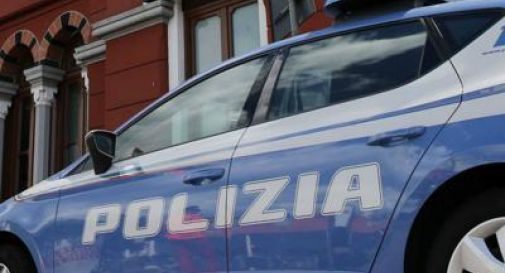 Vuole uccidere la ex, le punta il grilletto contro ma il colpo non esplode