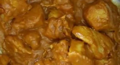 Cliente allergico muore per pollo al curry, ristoratore condannato a 6 anni