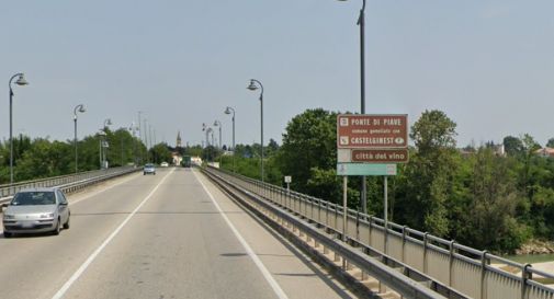 Ponte di Piave, sbatte contro un'auto che si cappotta, poi scappa