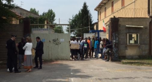 Migranti, «No alla carta d'identità»