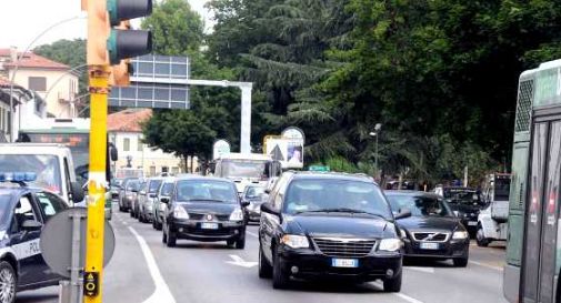 Asfalto nuovo e preparativi per il Giro d’Italia, disagi al traffico a Treviso