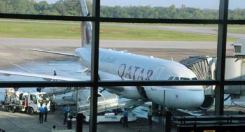 Qatar Airways assume solo hostess single