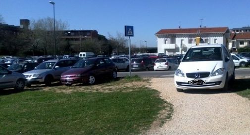 «Invasione d’auto nell’area verde Malipiero»