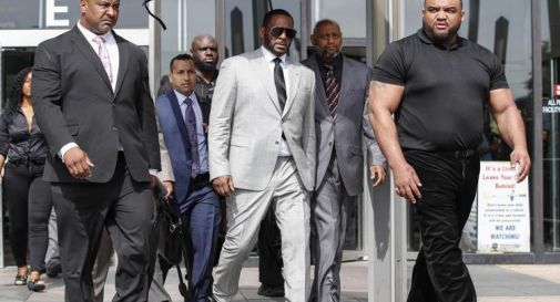 R. Kelly, condanna a 30 anni per racket e traffico sessuale