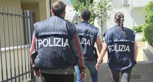 Foto false create con intelligenza artificiale per incastrare una minorenne: ragazzino denunciato
