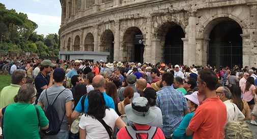 Roma 'chiusa' per assemblea sindacale. Turisti nel caos