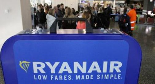 Ryanair, stretta sul bagaglio a mano